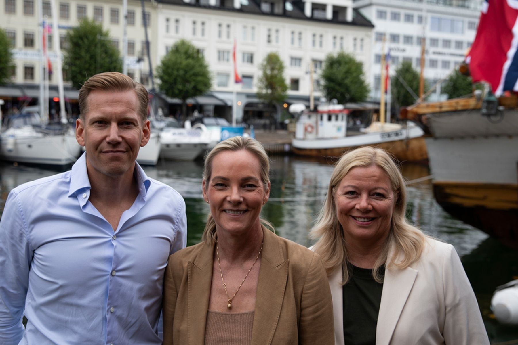 Från vänster Mattias Lilja Graflund (Sverigechef och EVP Growth Markets), Kristin Vestgren Sæterøy (CEO), Silja Vestad (CMO). Foto: Pressbild.