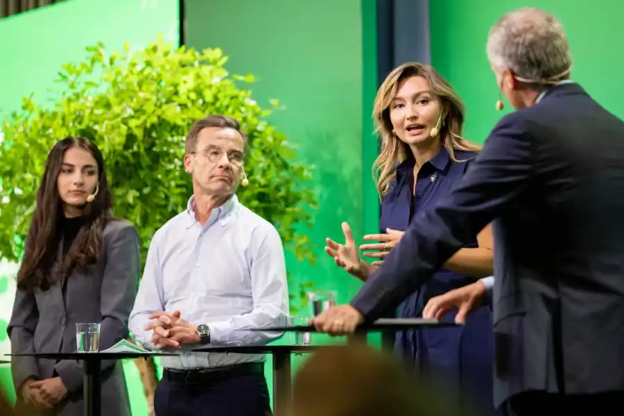 Statsminister Ulf Kristersson, energi- och näringsminister Ebba Busch och klimat- och miljöminister Romina Pourmokhtari på det nationella klimatmötet tidigare i år. Foto: Ninni Andersson/Regeringskansliet