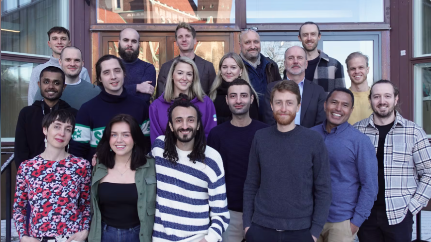 Företrädare för de åtta startups som kliver in i inkubatorn Sting under våren. Foto:press