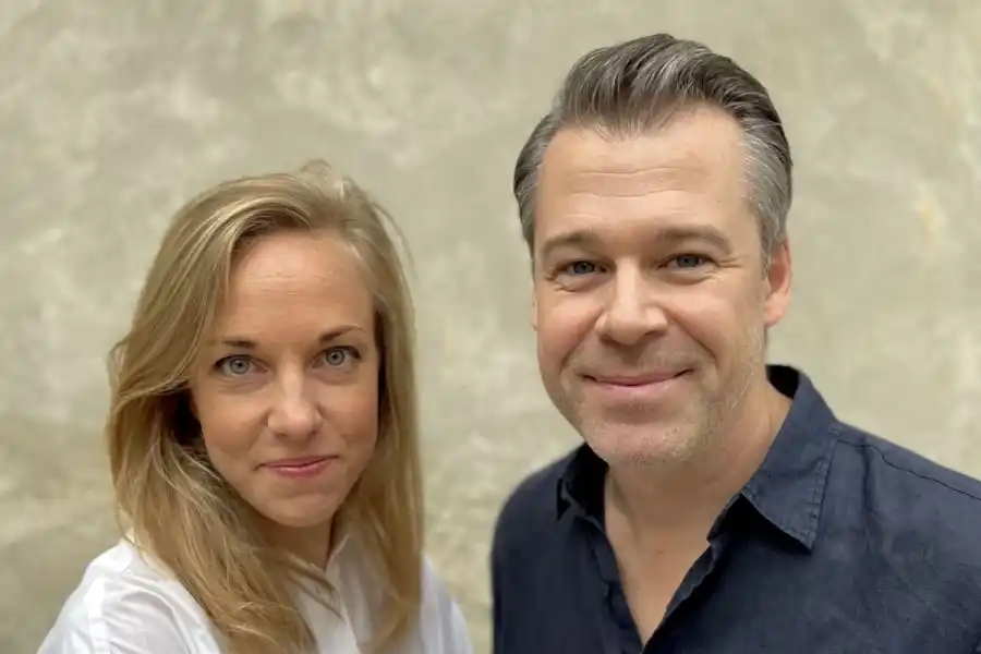 Katarina Karringer och Carl Grenvall ligger bakom Plussa. Foto: pressbild.