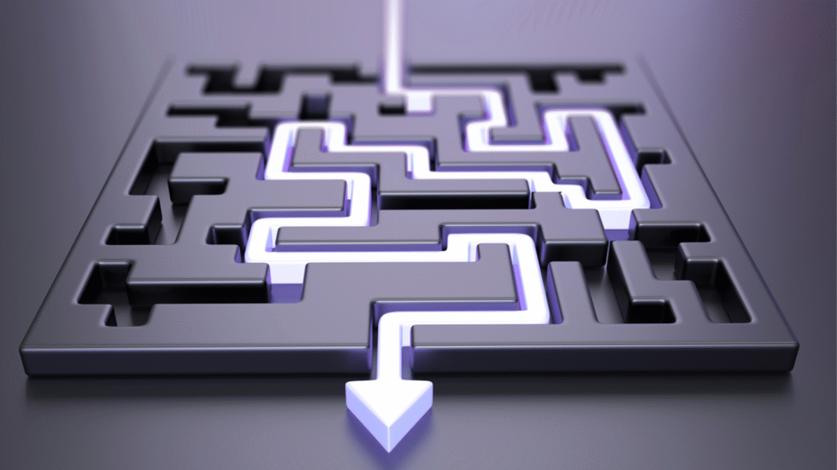 Metaphorische Darstellung ineffizienter Prozesslandschaften als Labyrinth – Symbolbild für die Notwendigkeit strategischer Effizienzsteigerung und Prozessoptimierung durch KI-gestützte Klärung.