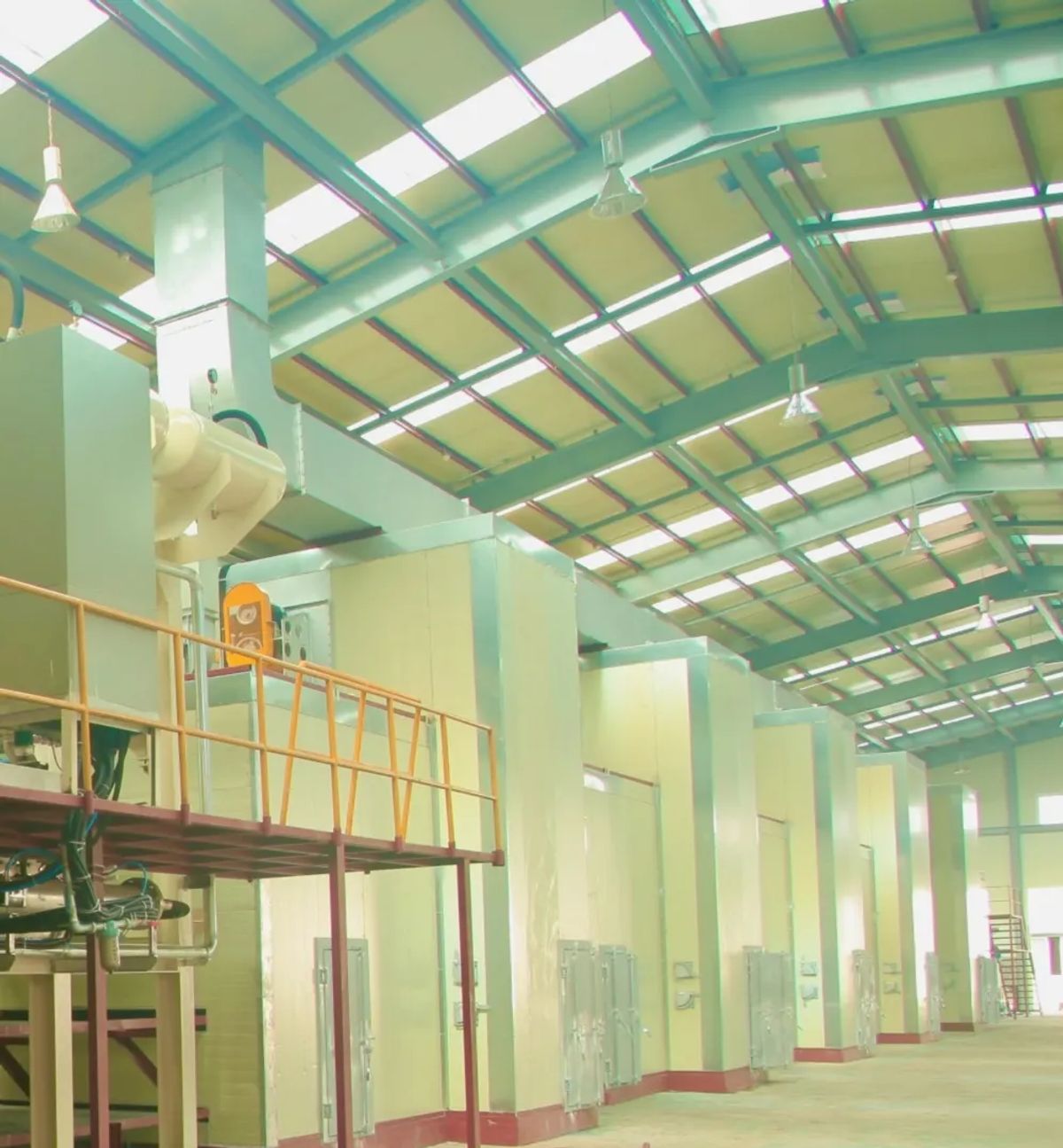 High-capacity moulded pulp production line with dryer gantry