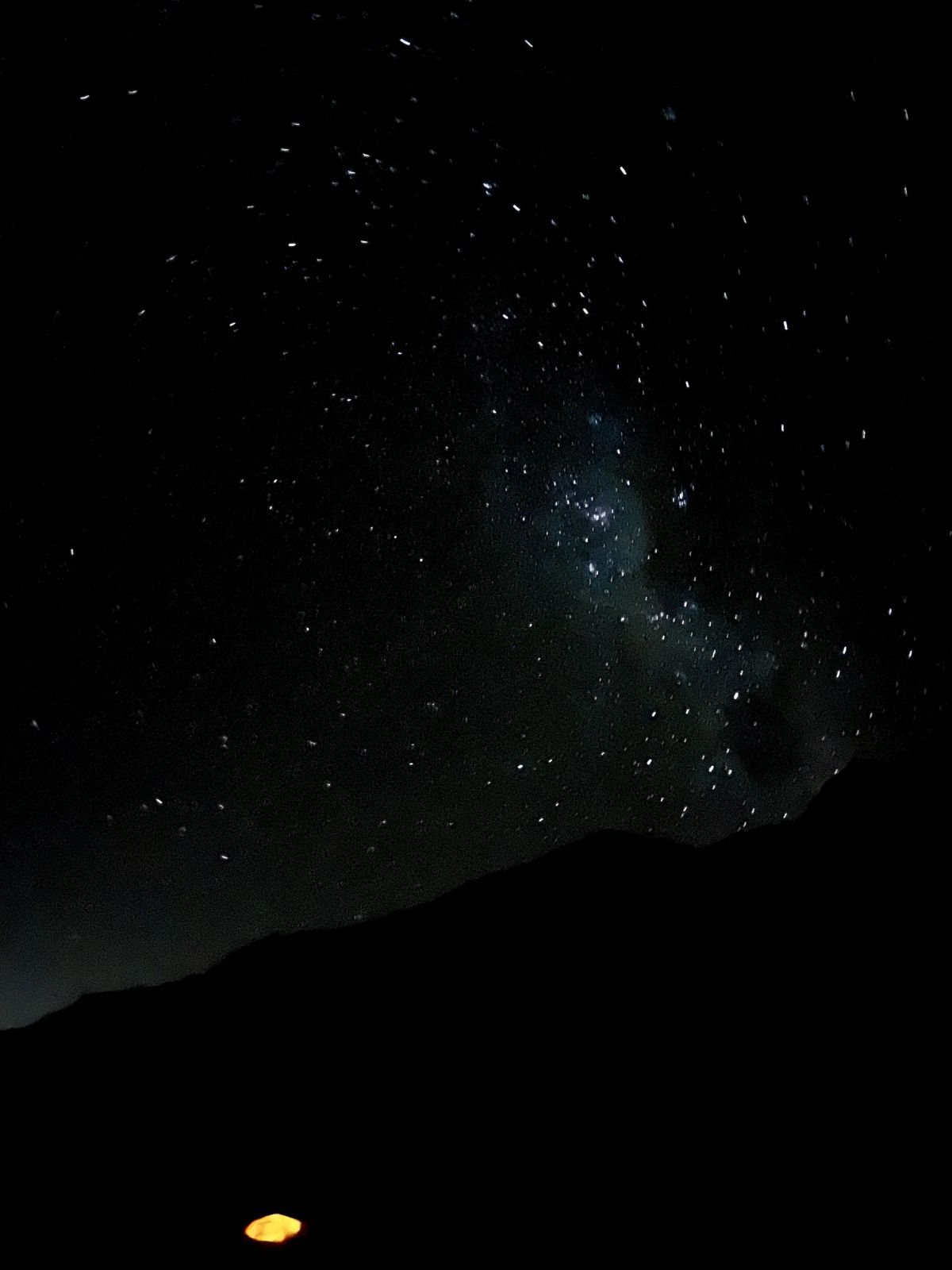 La vía láctea sobre el campamento de altura del Aconcagua