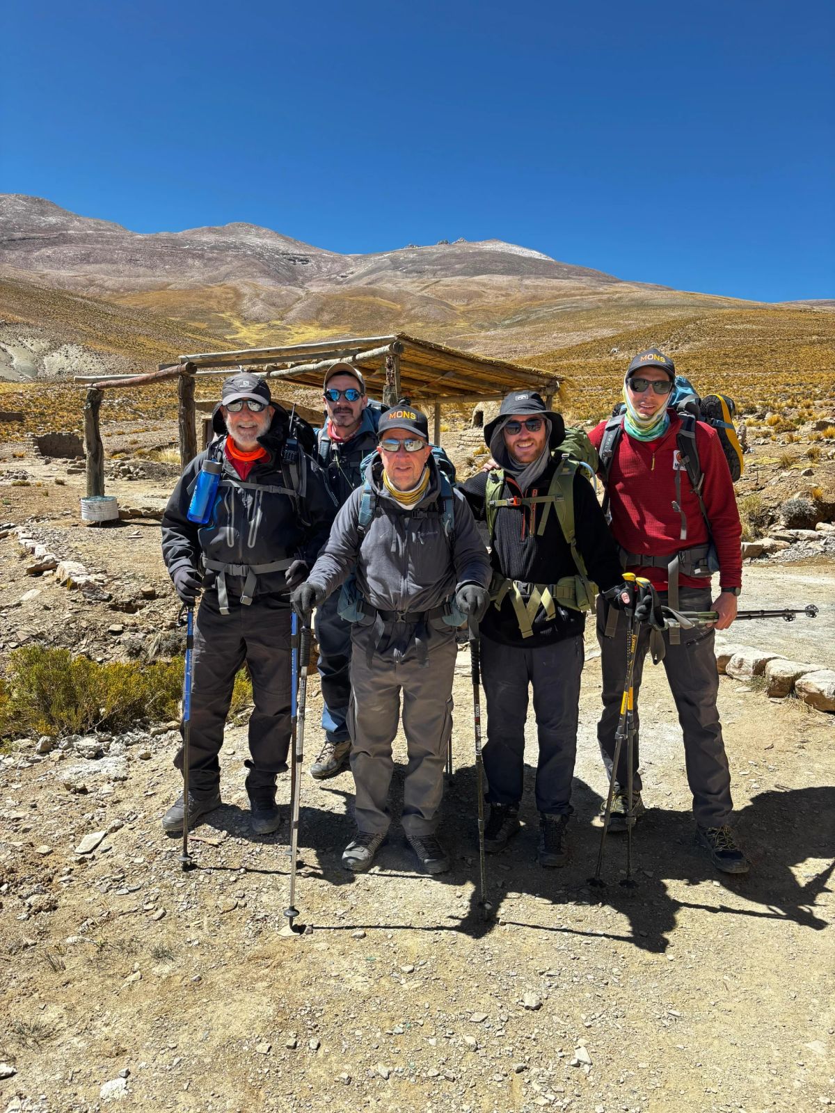 Equipo de la Salida 162 listo para partir hacia el Nevado de Chañi desde el inicio de la travesía