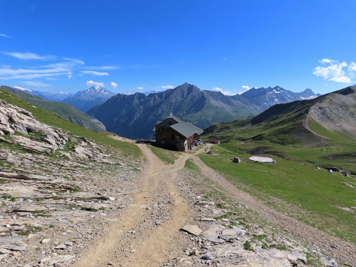 El refugio del Col de la Croix du Bonhomme, a 2.479 m, al final de la segunda etapa de marcha