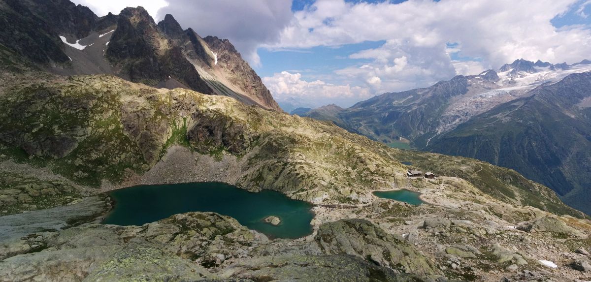 Panorámica del Lac Blanc y las agujas del macizo del Mont Blanc, cierre del circuito sobre Chamonix