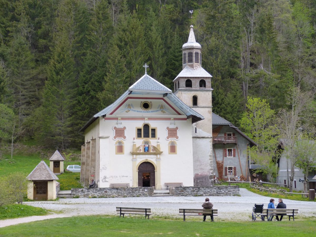 La capilla barroca de Notre-Dame de la Gorge, en Les Contamines-Montjoie, donde arranca el ascenso al Col du Bonhomme