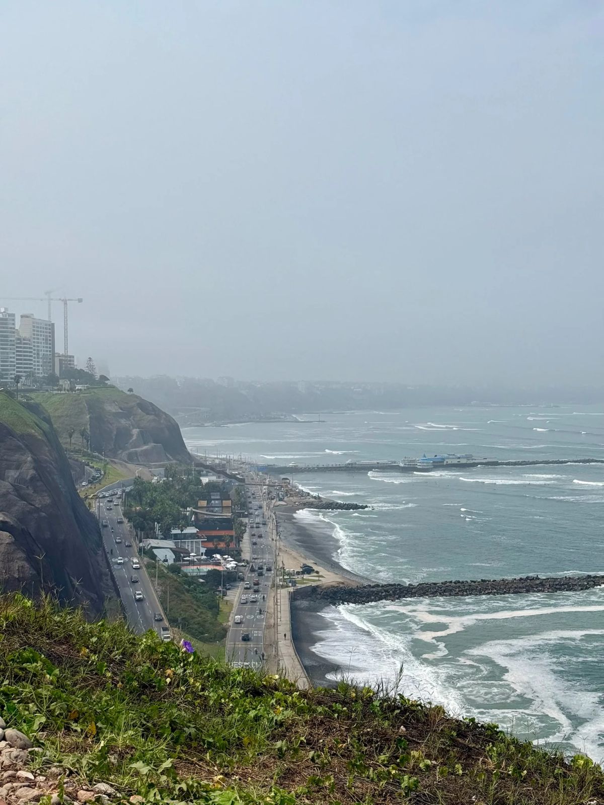 Los acantilados de Miraflores sobre el océano Pacífico, Lima