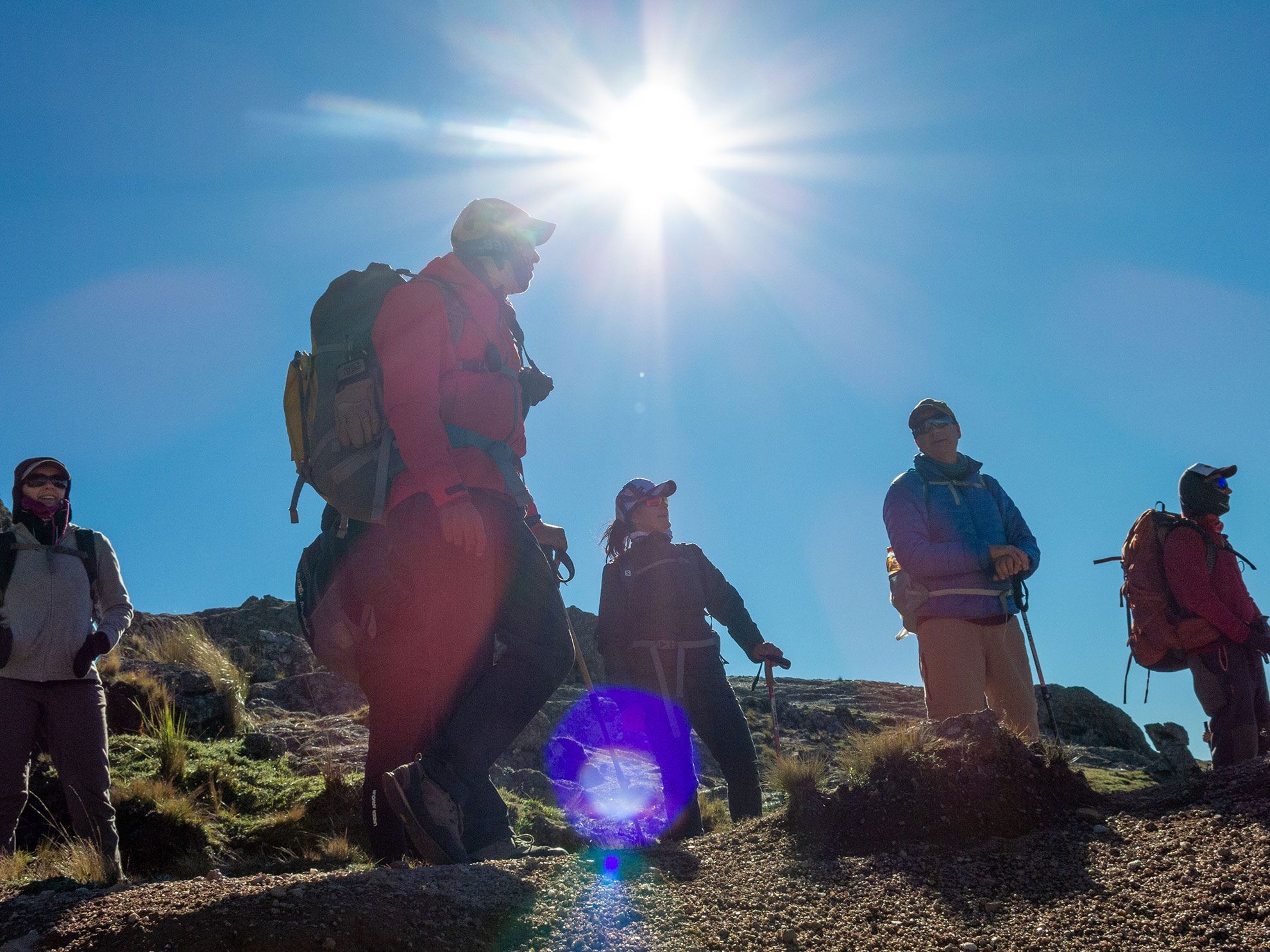 Trekking Los Gigantes: 2 Días de Caminata en un Laberinto de Piedra
