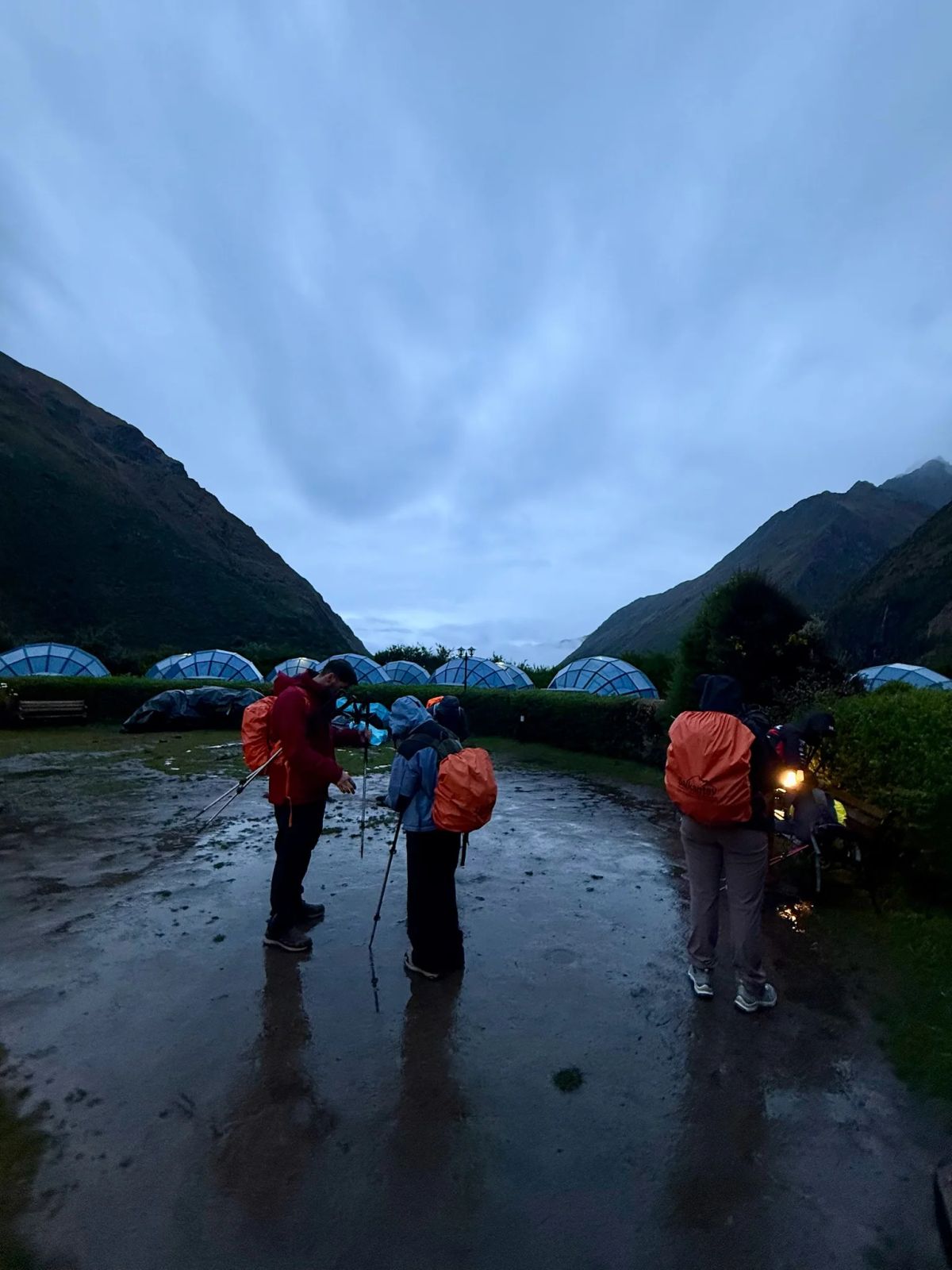 Salida del campamento al amanecer para encarar el abra del Salkantay