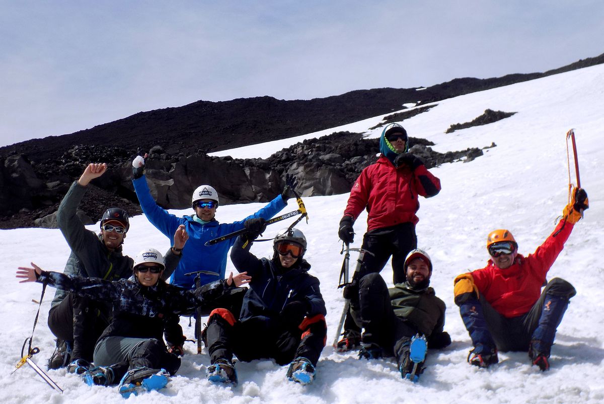 Ascenso al Volcán Lanín: cumbre de 3.776 m en el norte de la Patagonia