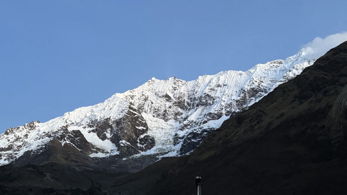 El nevado Salkantay bajo el cielo de la mañana, Cordillera de Vilcabamba