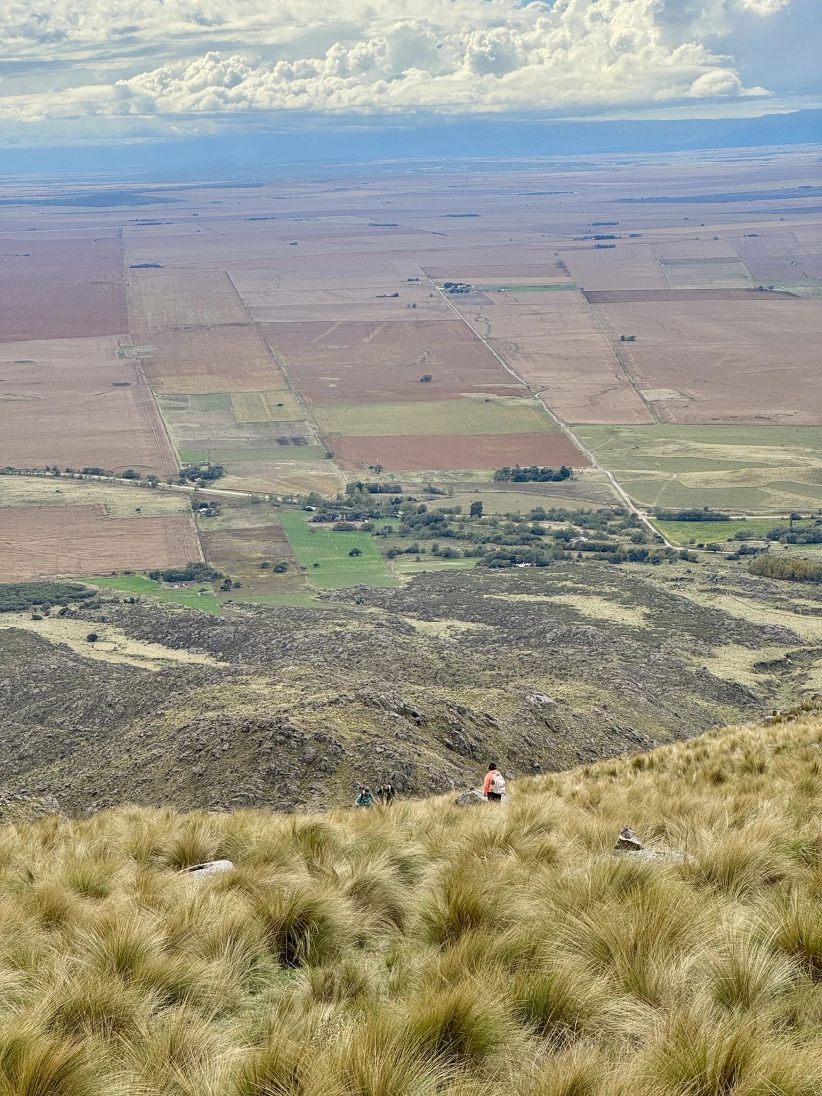 La llanura de San Luis cuadriculada de campos vista desde el Cerro El Morro