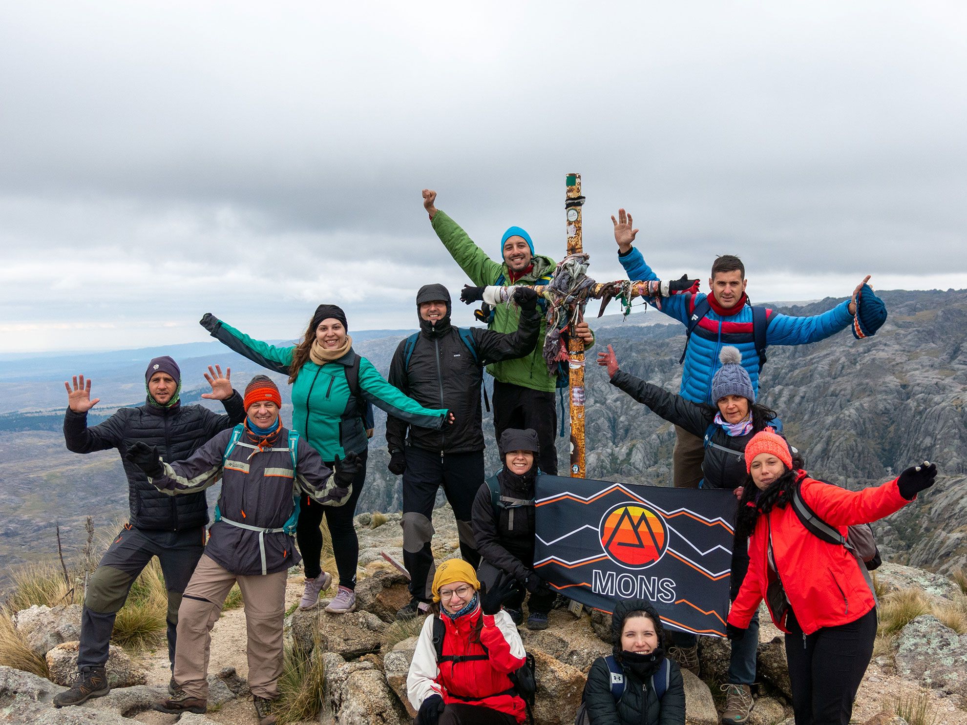 Trekking Los Gigantes: 2 Días de Caminata en un Laberinto de Piedra