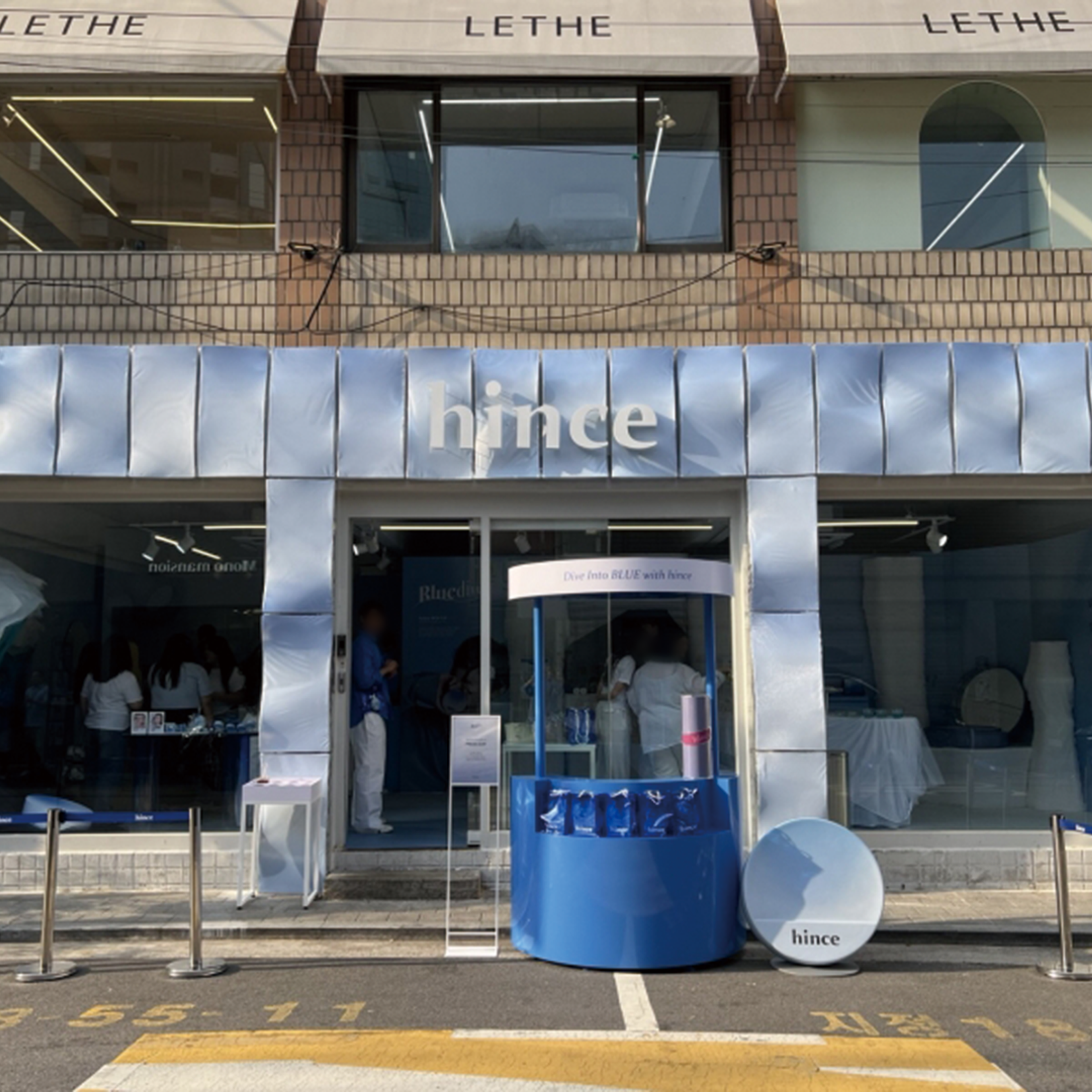 성수 힌스(hince) 블루 다이브 팝업스토어 운영 현장 사진 1