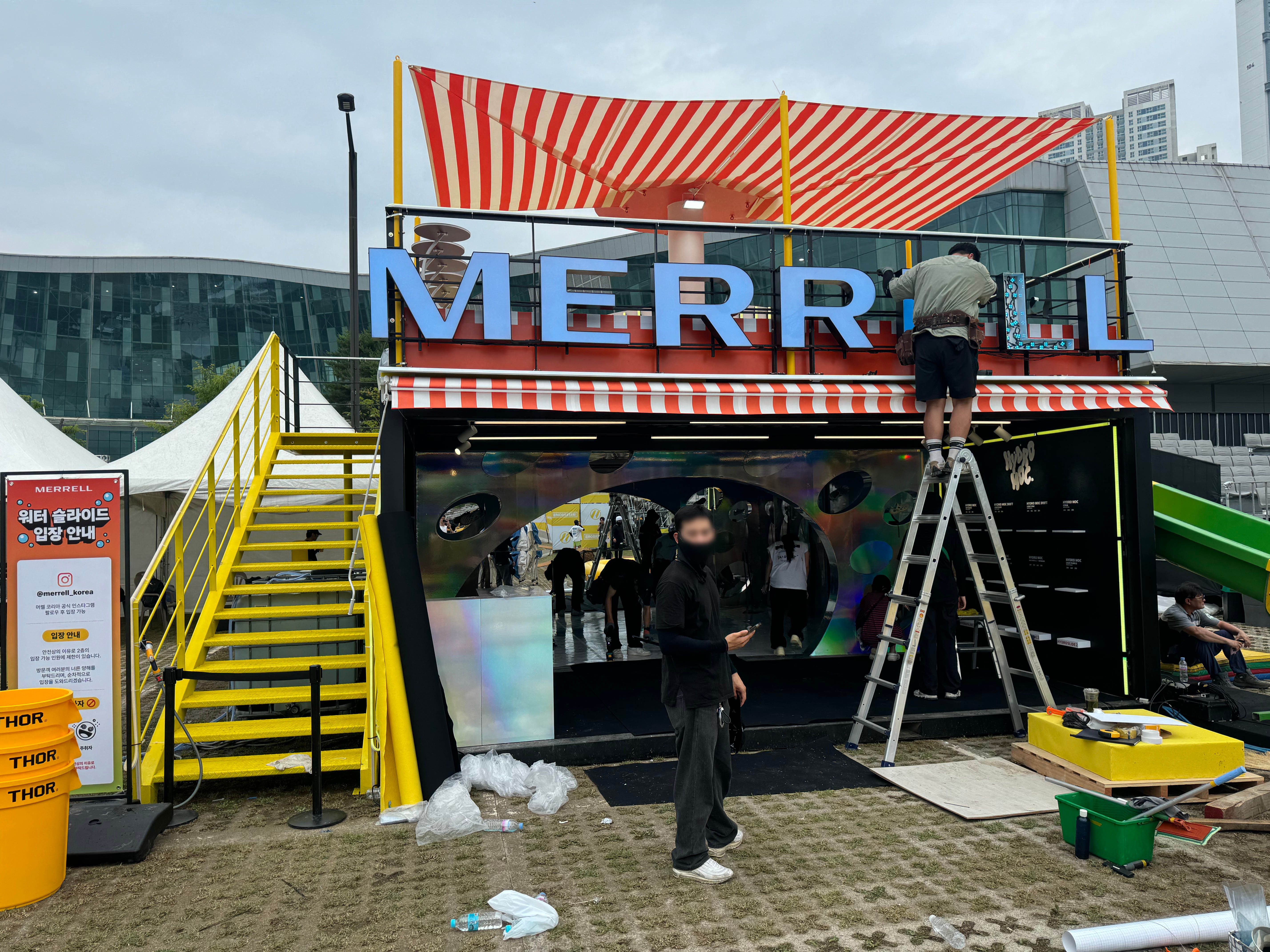 2024 워터밤 서울 머렐 (MERRELL) 행사 부스 운영 현장 사진 1