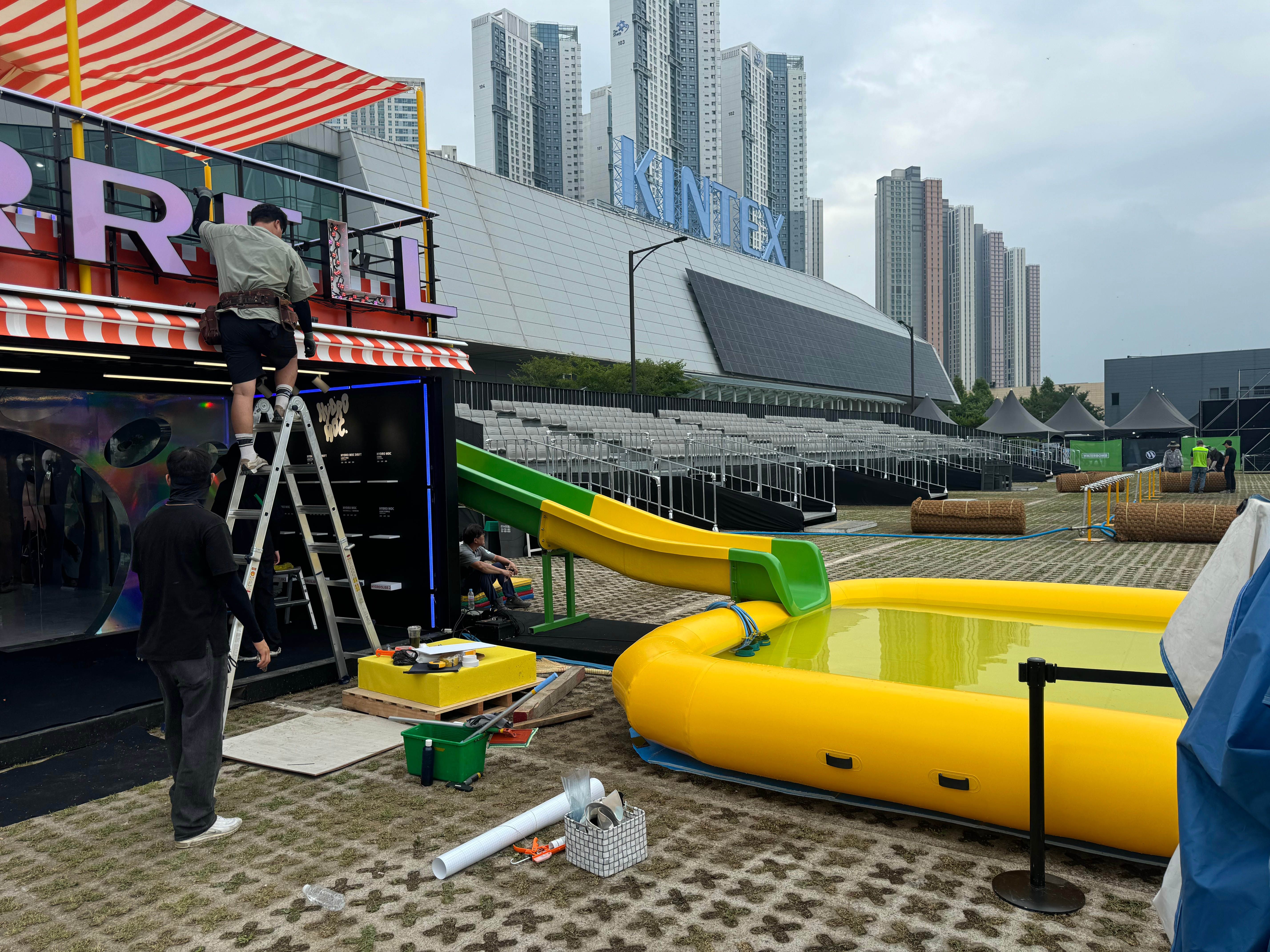 2024 워터밤 서울 머렐 (MERRELL) 행사 부스 운영 현장 사진 3