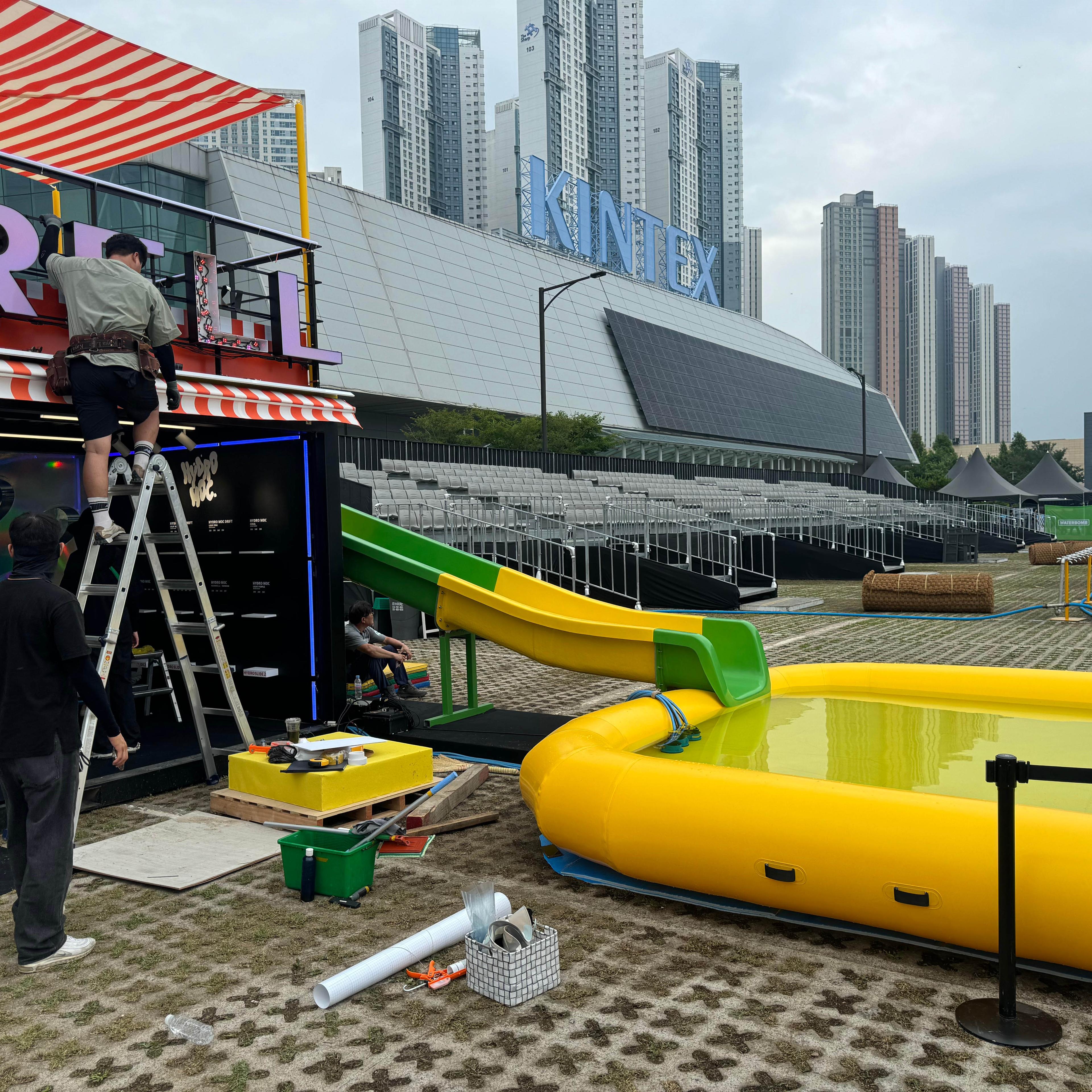 2024 워터밤 서울 머렐 (MERRELL) 행사 부스 운영 현장 사진 3