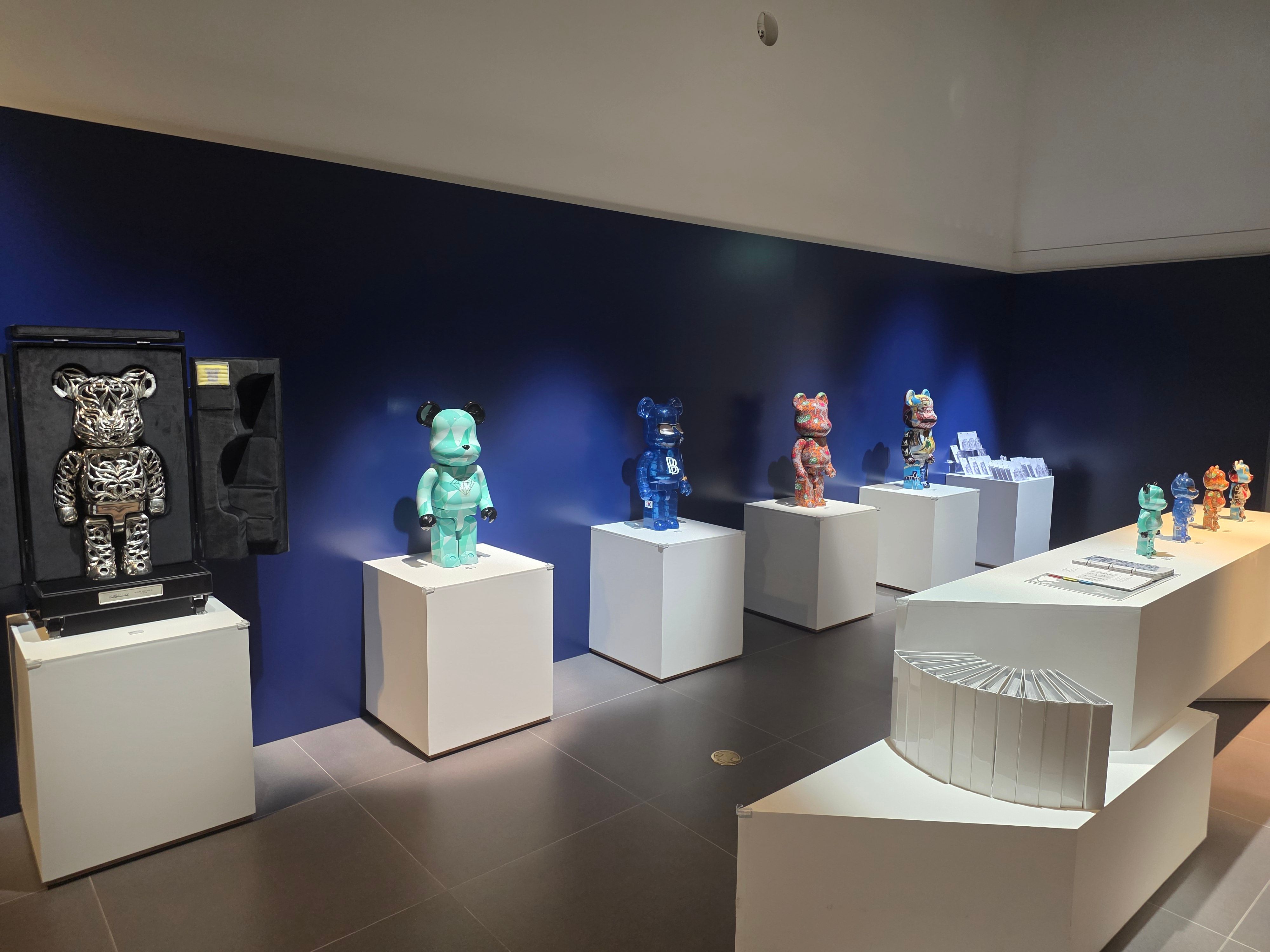 더 현대 서울 베어브릭 (BE@RBRICK) WORLD WIDE TOUR 3 IN SEOUL 전시 현장 사진 8