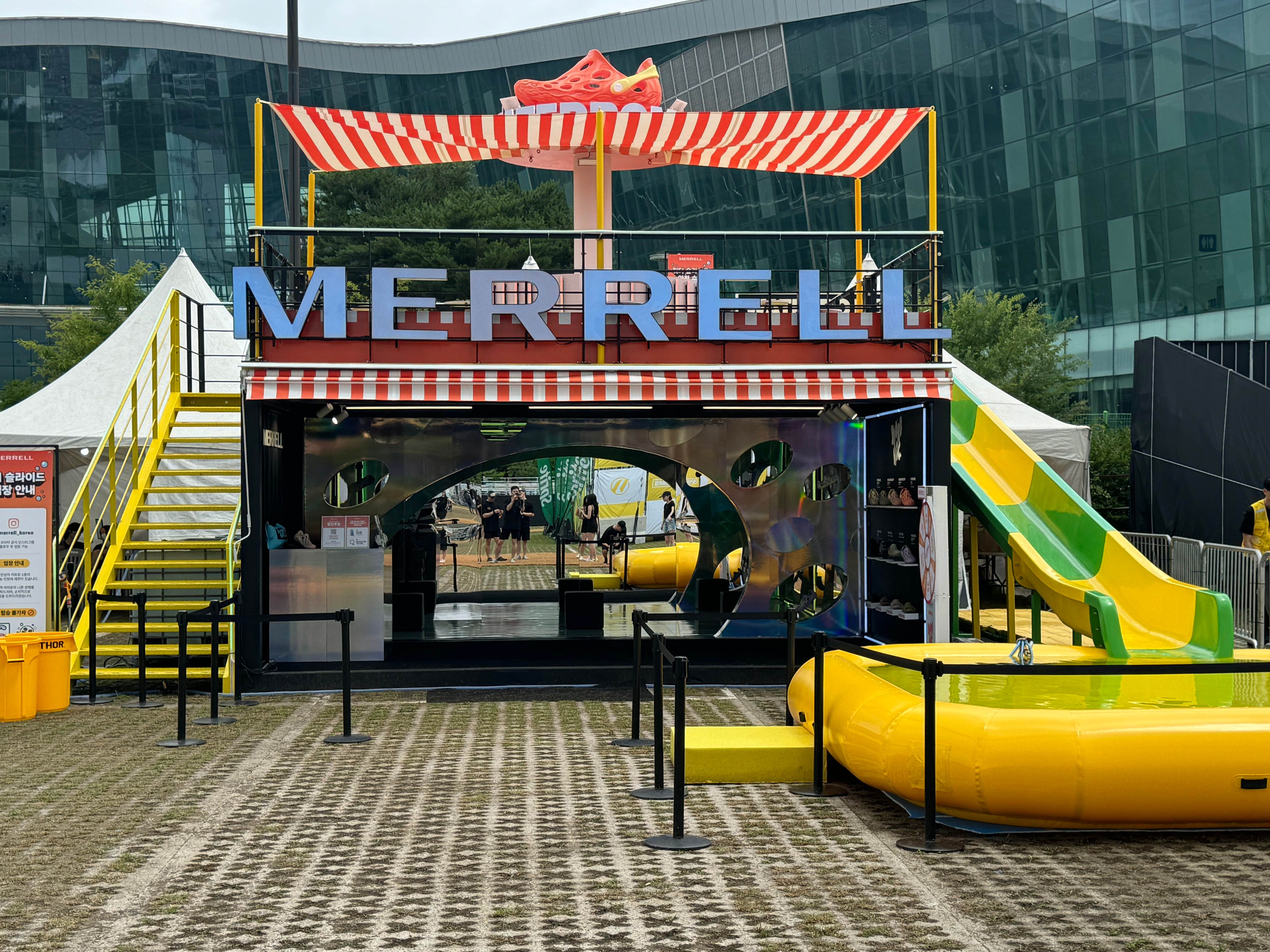 2024 워터밤 서울 머렐 (MERRELL) 행사 부스 운영 현장 사진 2