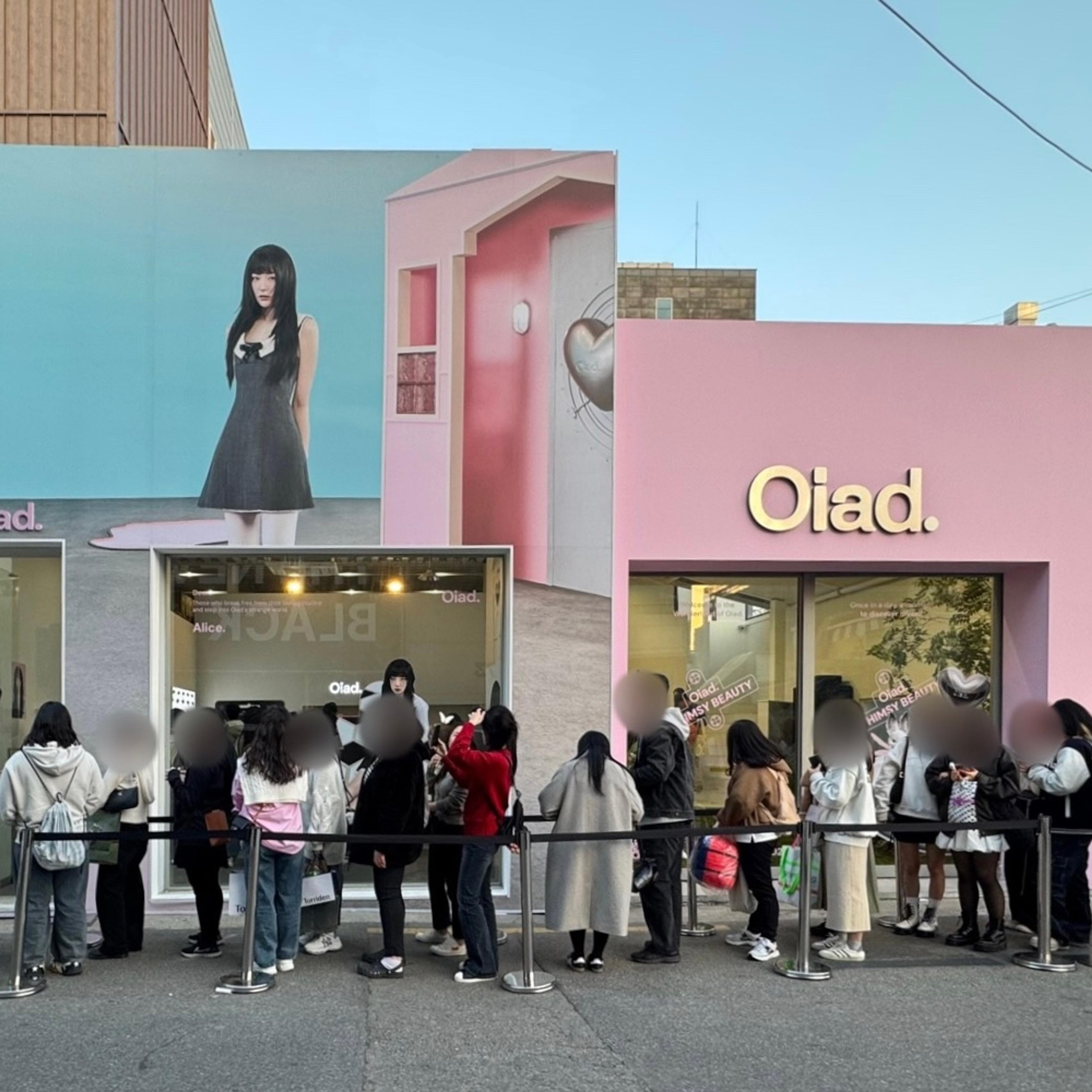 성수 오아드(Oiad) 'FOLLOW THE WHITE RABBIT' 팝업스토어 현장 사진 1