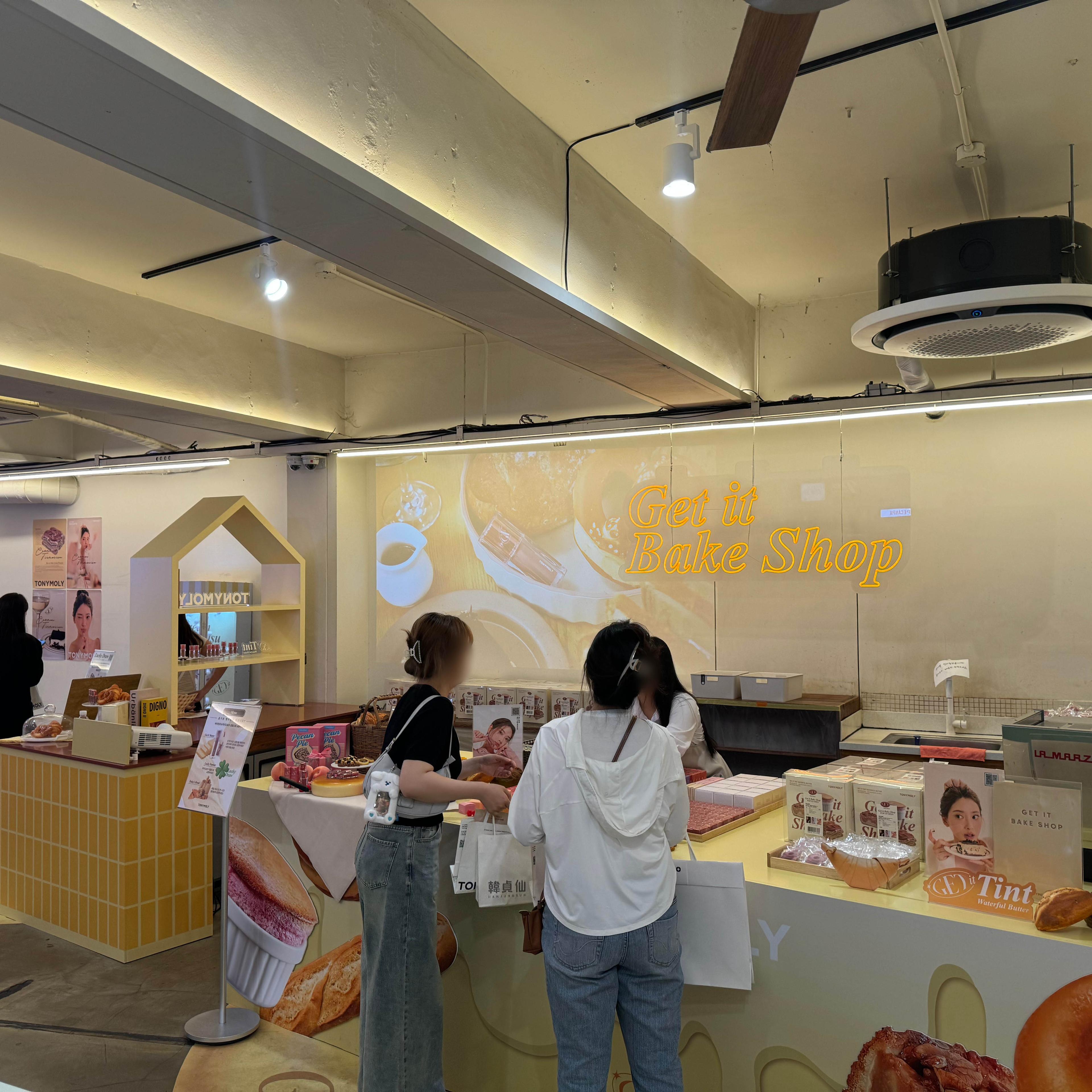 성수 토니모리(Tonymoly) 팝업스토어 운영 현장 사진 1