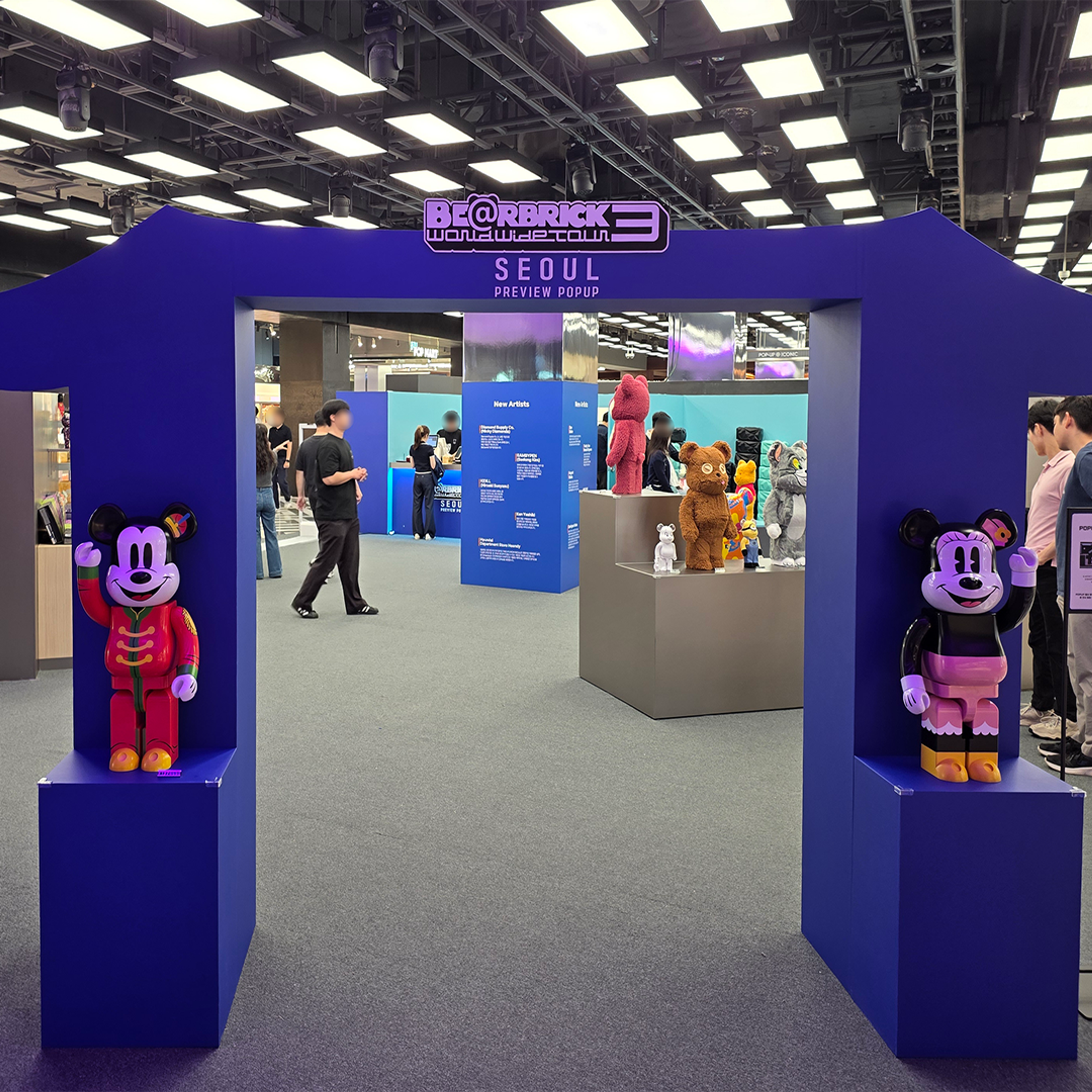 더 현대 서울 베어브릭 (BE@RBRICK) 팝업스토어 운영 현장 사진 1