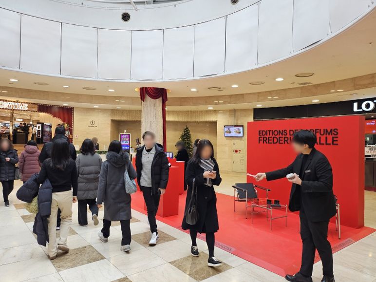 롯데 본점 프레데릭말(FREDERIC MALLE) 팝업스토어 운영 현장 사진 1