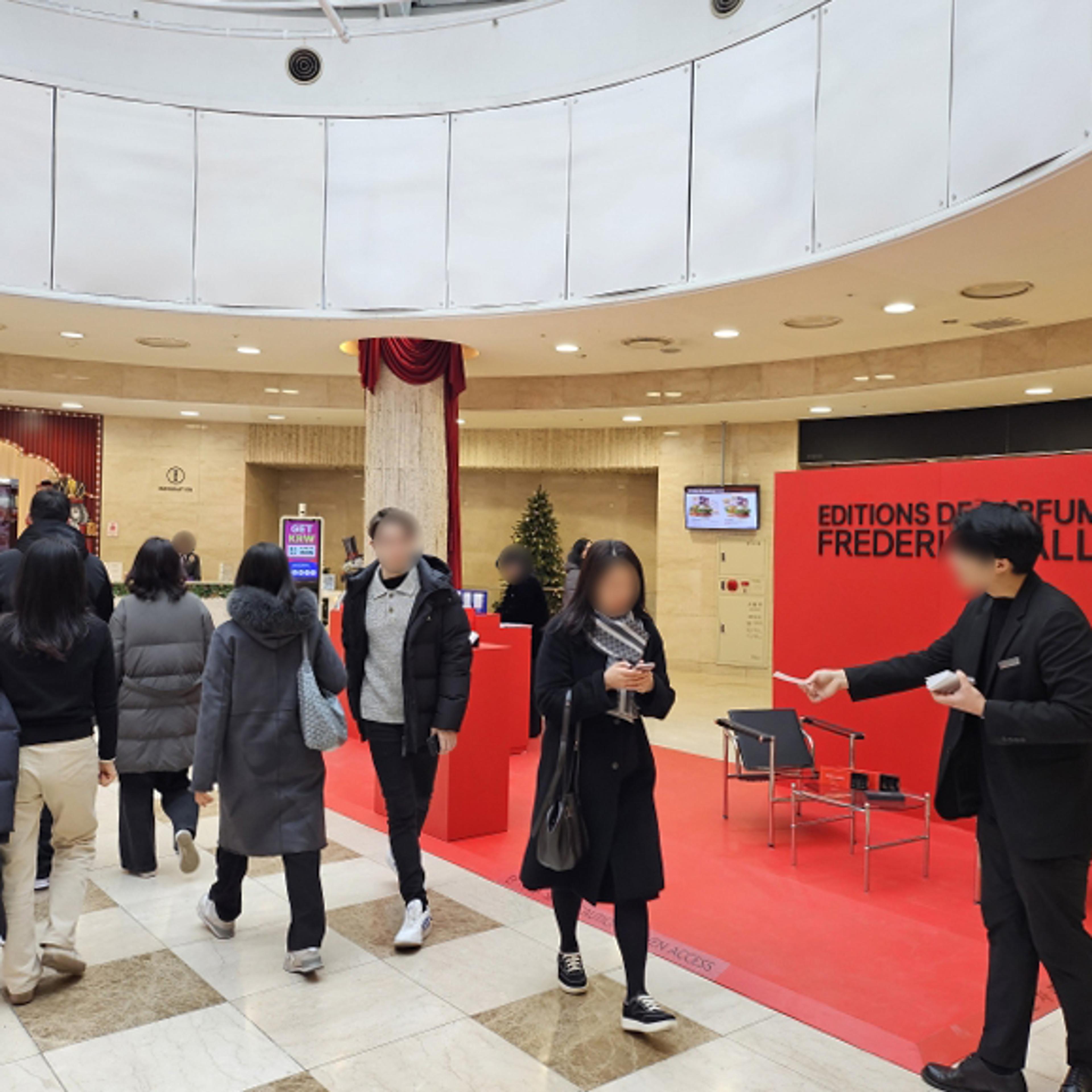 롯데 본점 프레데릭말(FREDERIC MALLE) 팝업스토어 운영 현장 사진 1