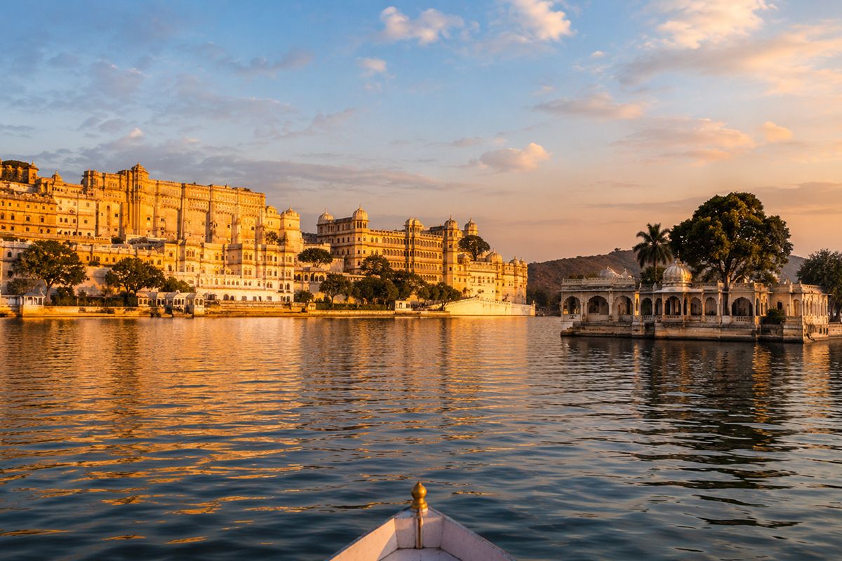 Lake Pichola - Boat Midpoint