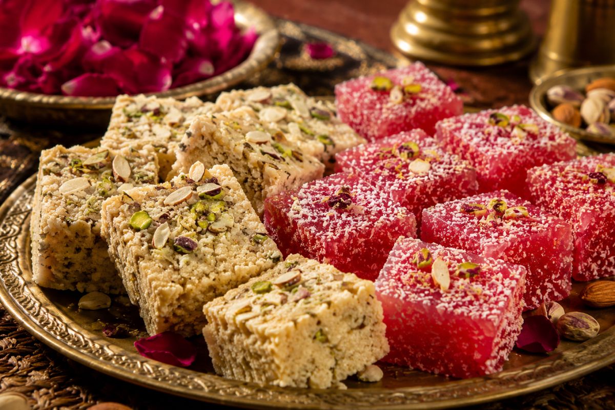 Kutchi Mesuk & Gulab Pak