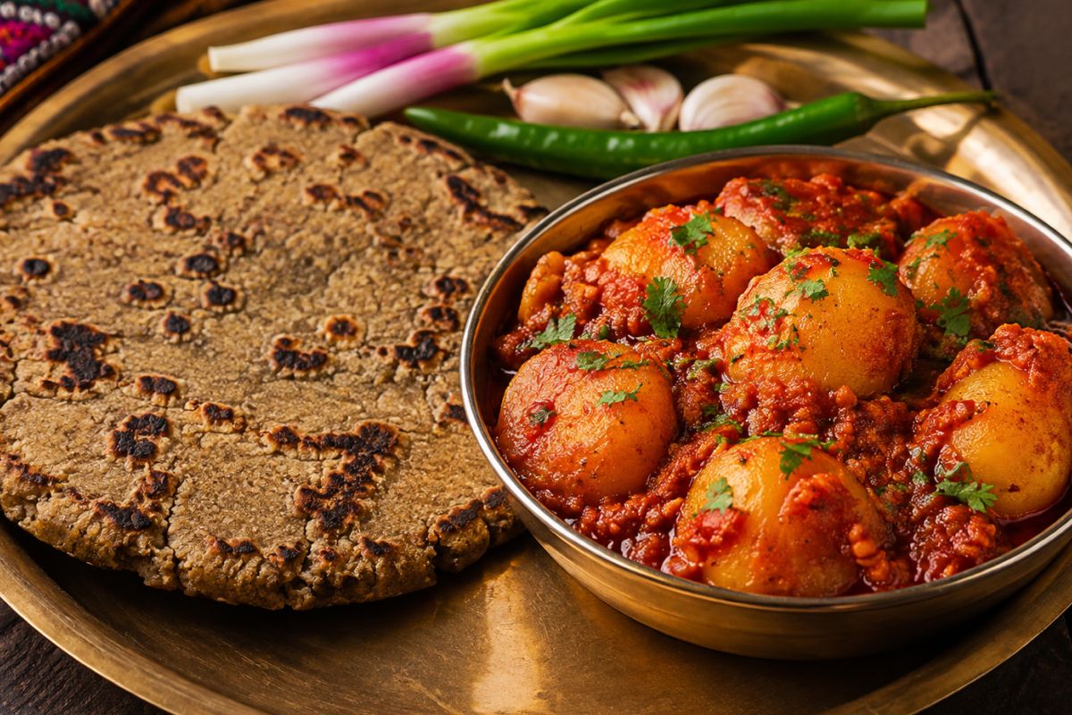 Kutchi Bajra Rotla & Lasaniya Bataka