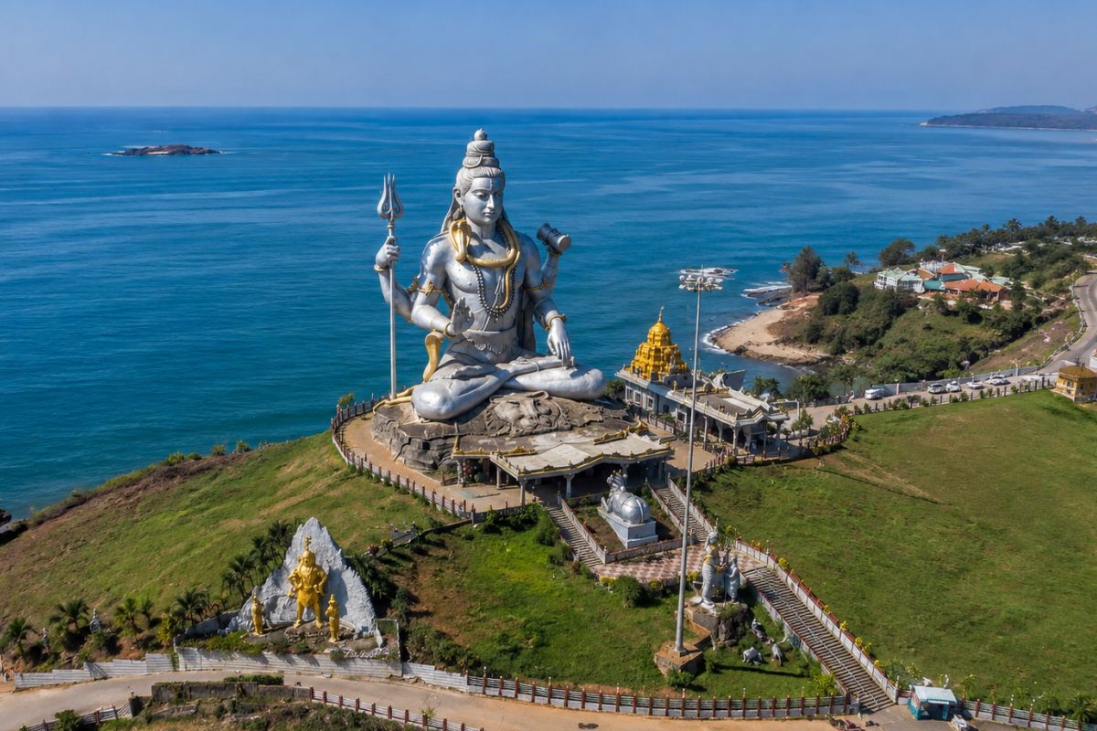 Murudeshwar Temple & Giant Shiva Statue (Excursion)