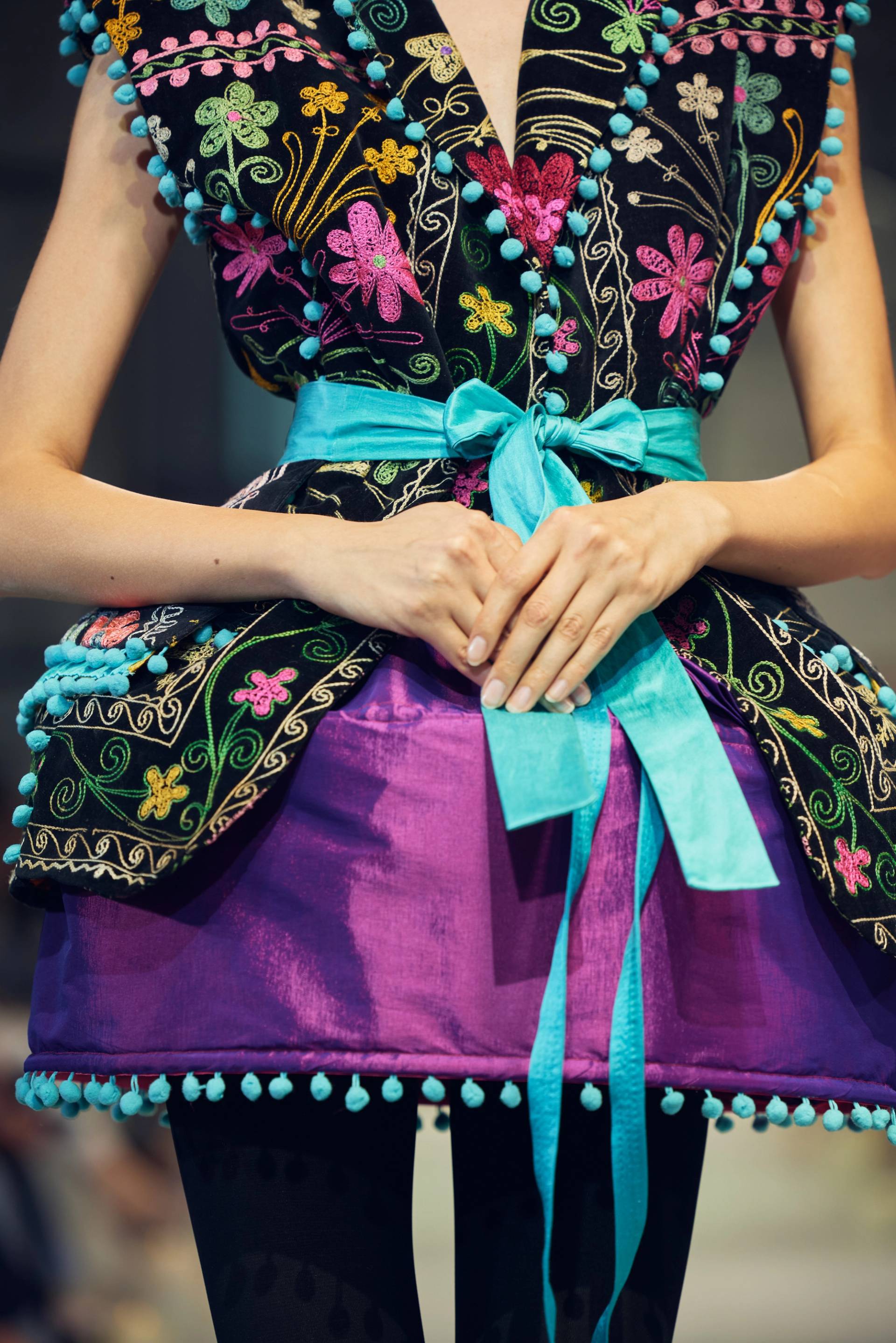 Жилет приталенный