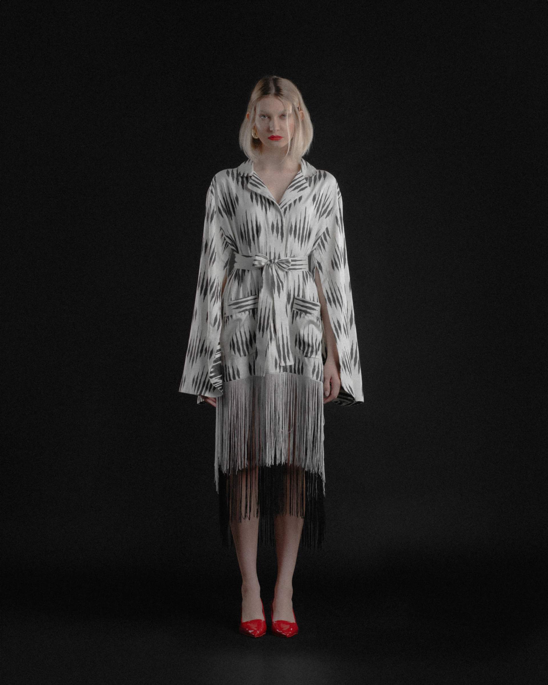 Легкий жакет с бахрамой