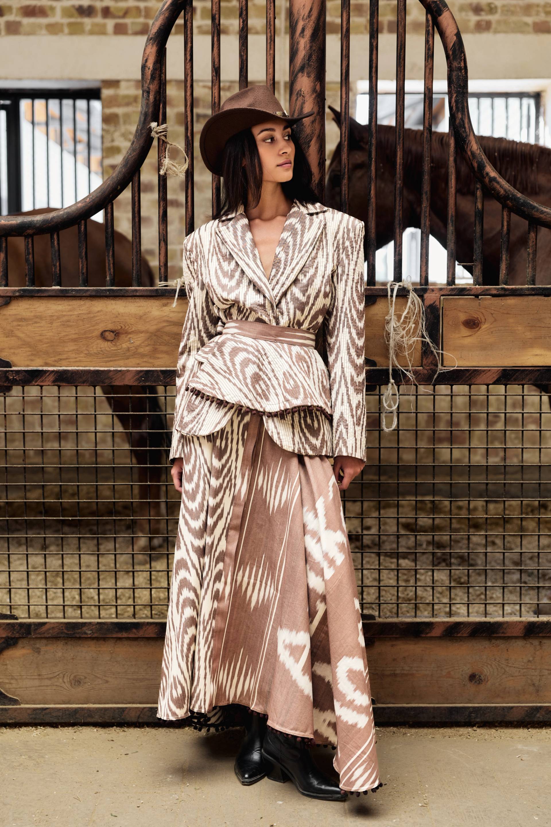 Юбка асимметрия AzukarMoreno