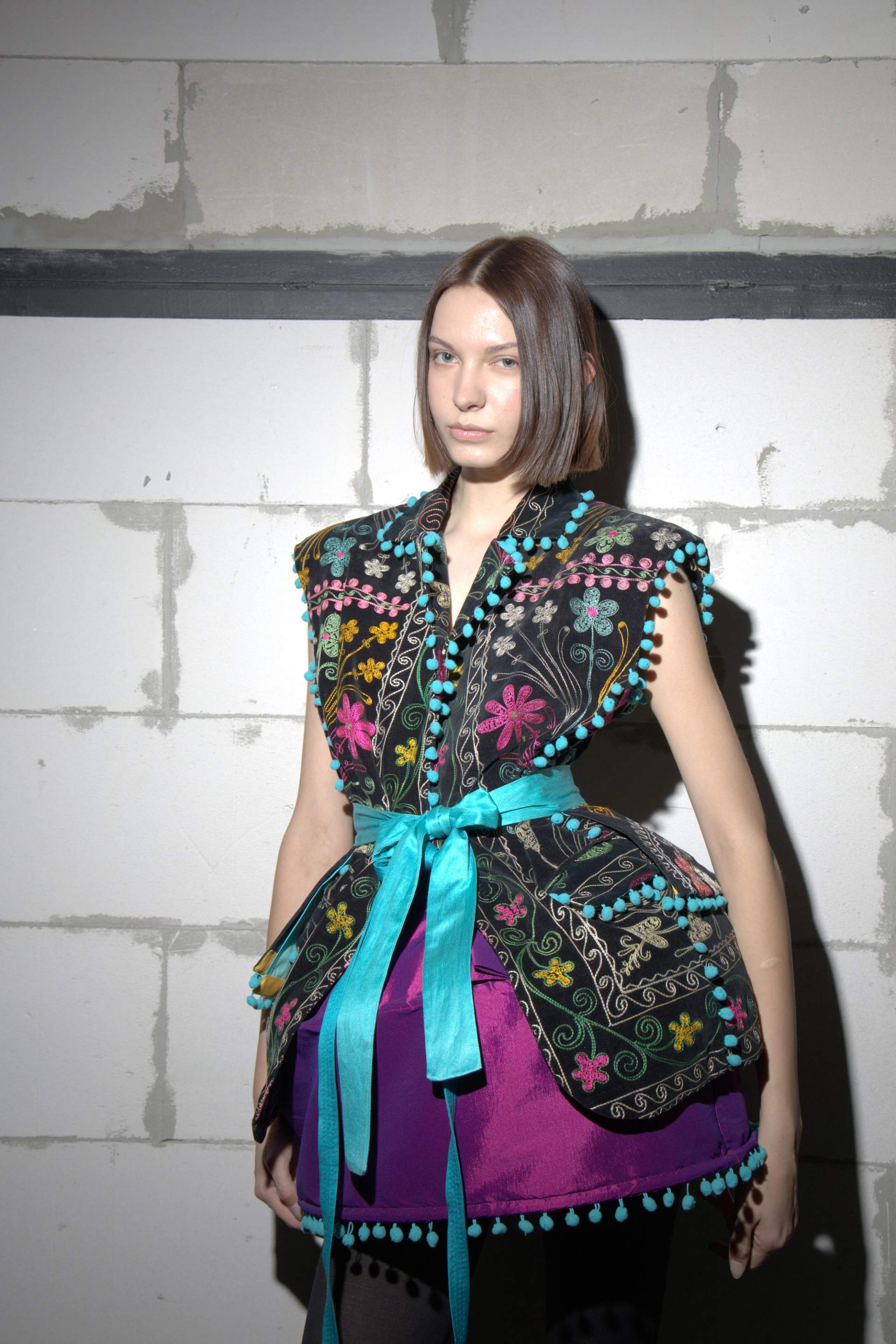 Жилет приталенный