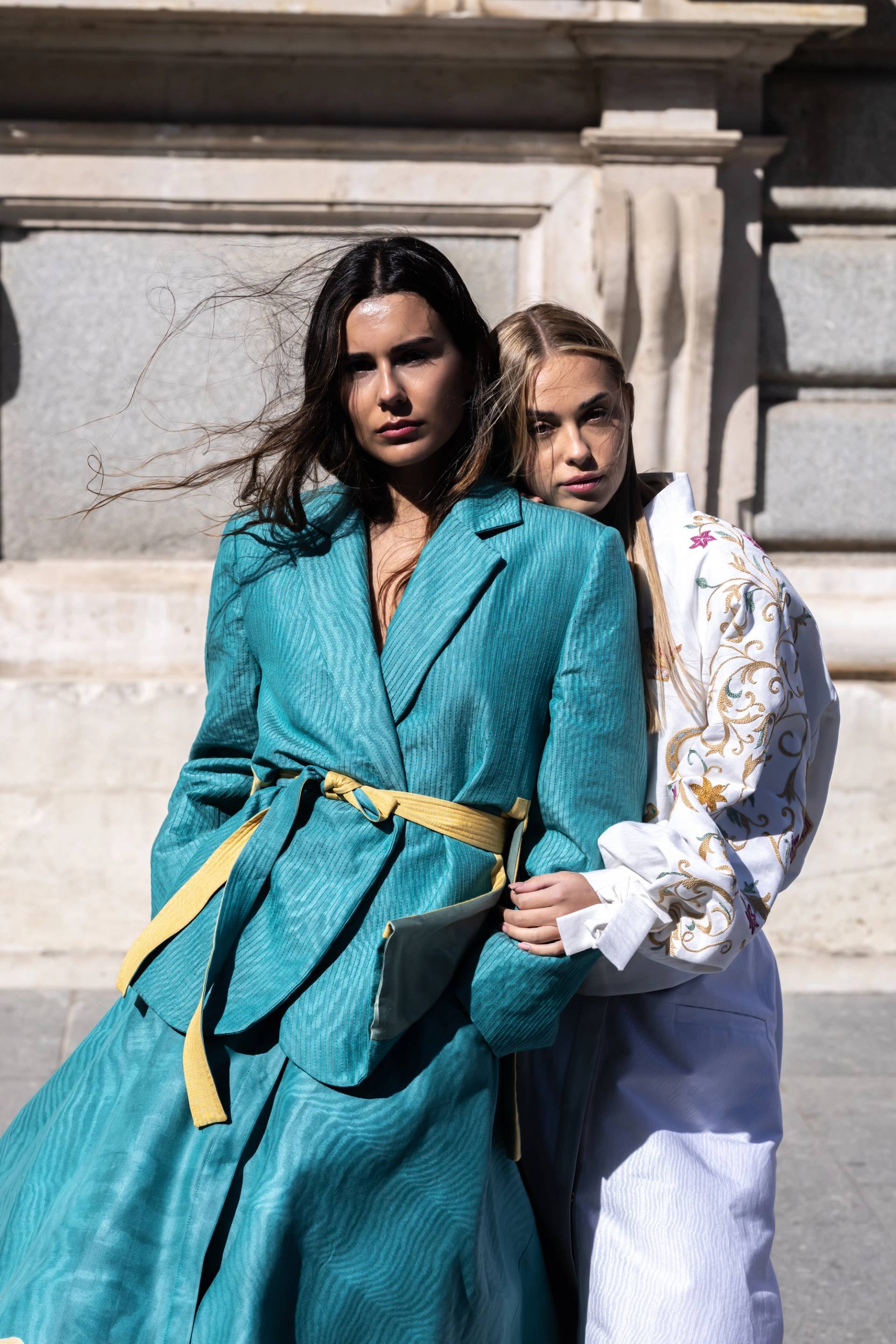 Жакет с росписью и вышивкой