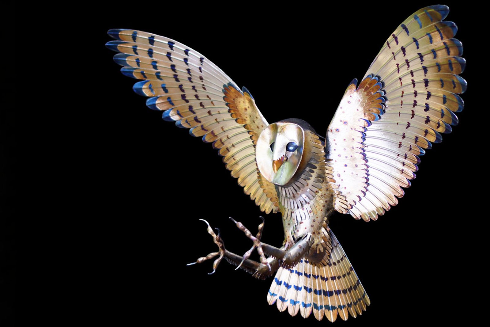 Side view of metal barn owl sculpture.