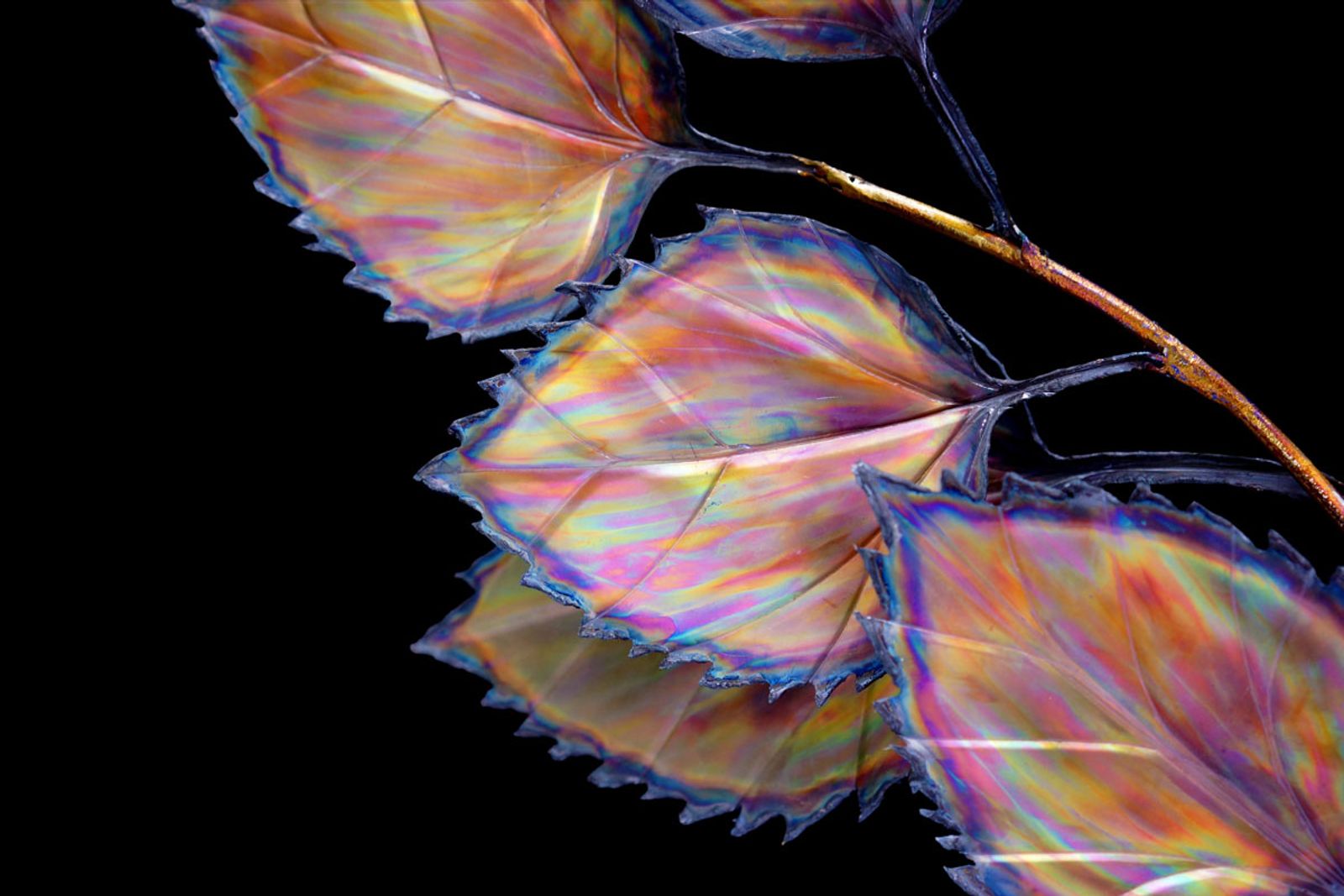 Metal hibiscus sculpture leaves