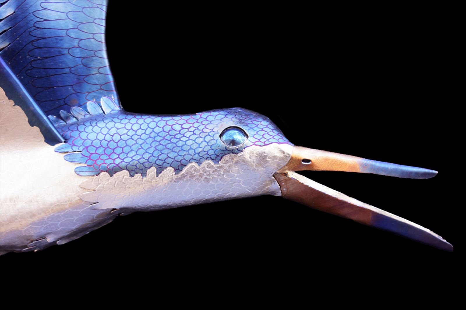 Detail photo of black simmer sculpture's.