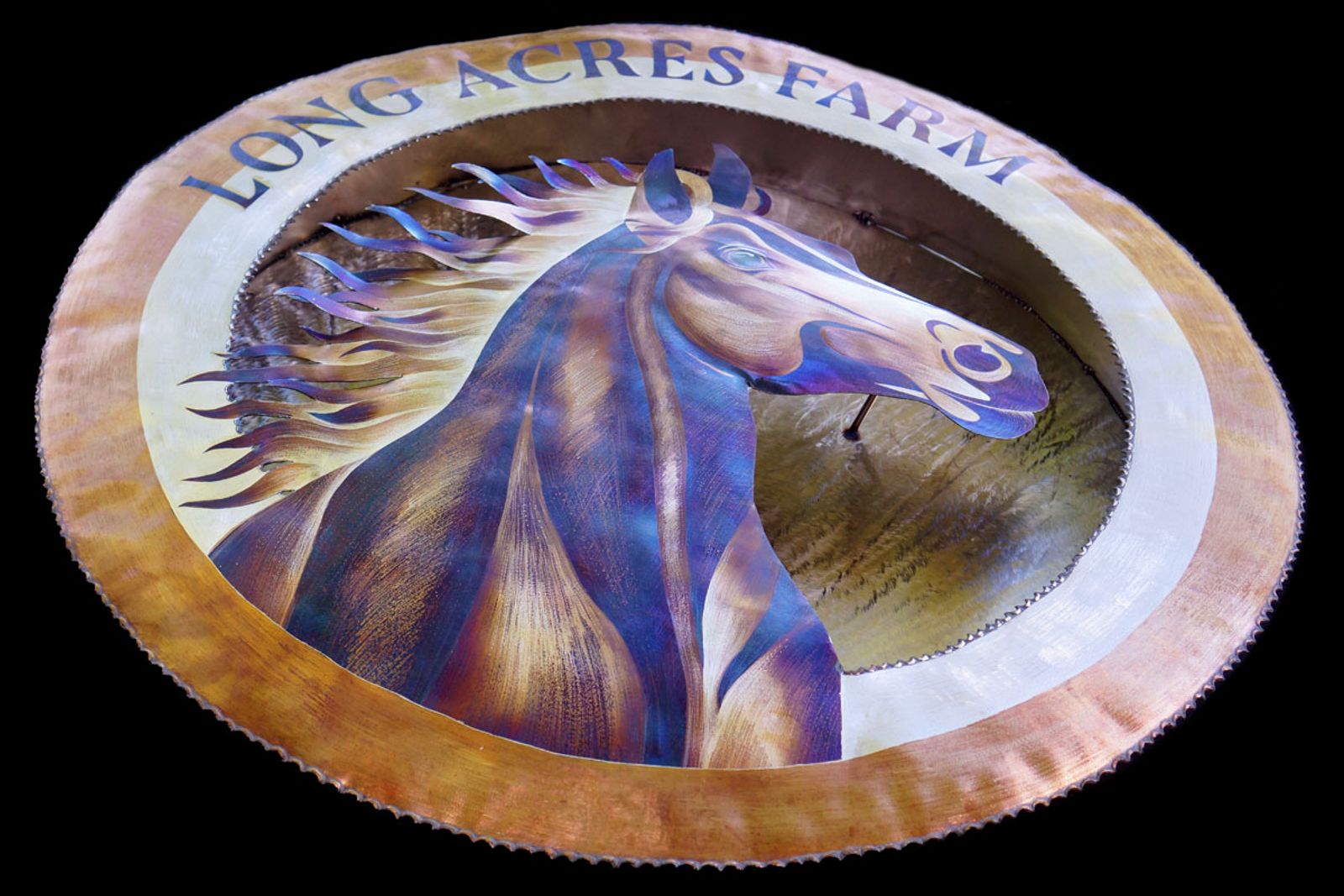 Horse sign sculpture tilted to show depth