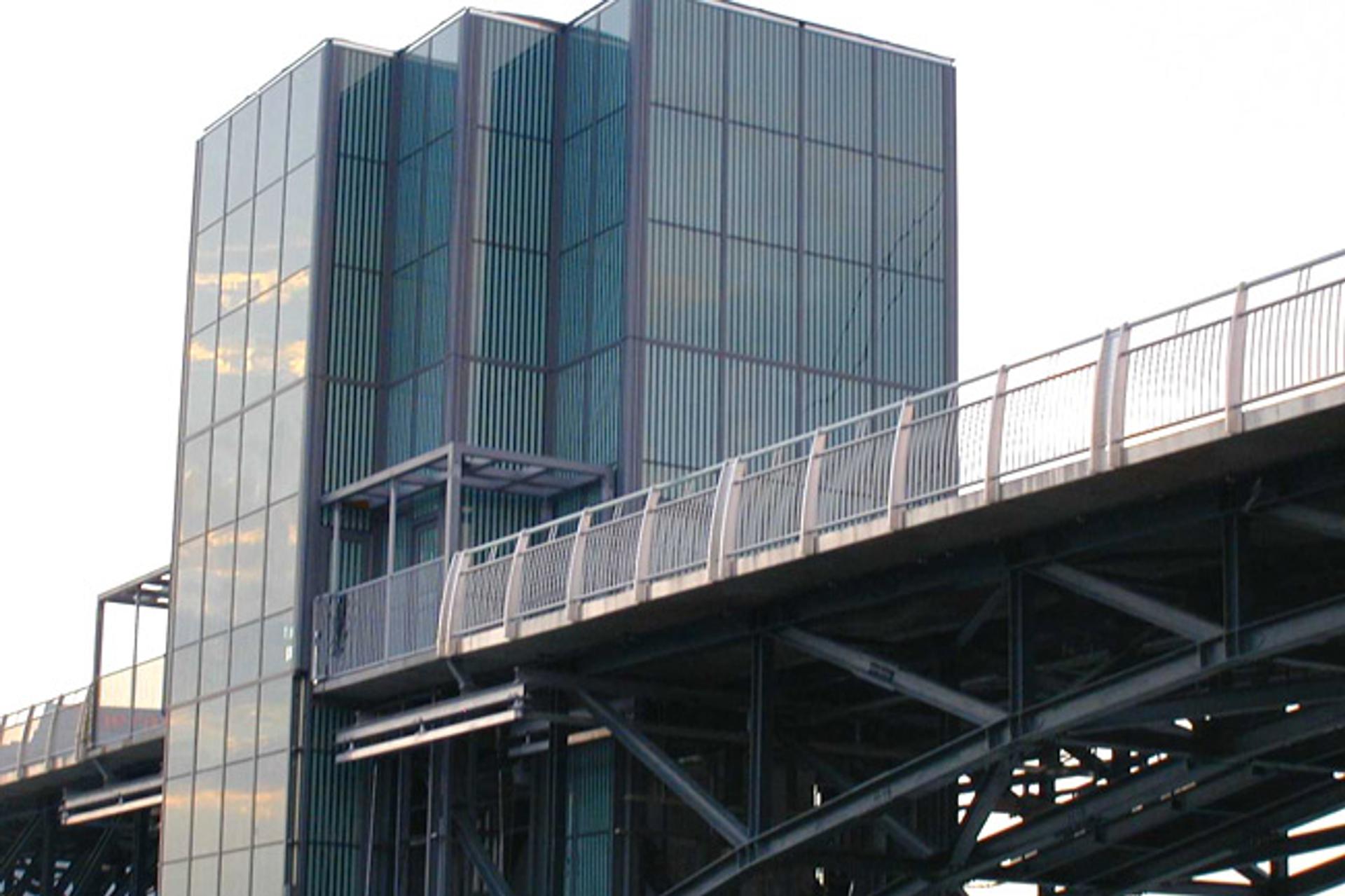 Custom railing system • Corrosion-resistant stainless steel to endure the harsh Niagara Falls environment • Niagara Falls, New York