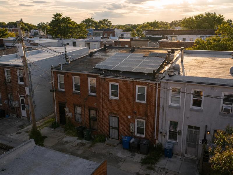 Washington, DC rowhouse block with rooftop solar panels and Pepco lines, illustrating how to pick a local solar company near me
