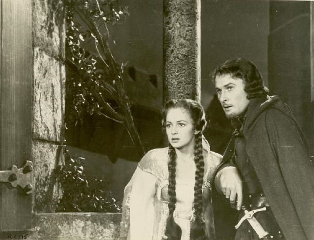 Errol Flynn and Olivia de Havilland