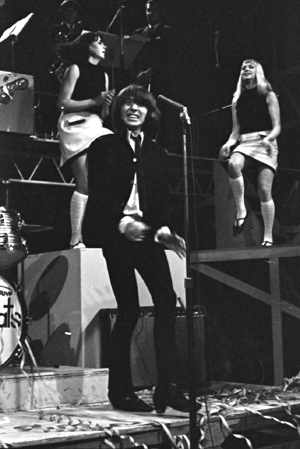Stevie Wright from The Easybeats with dancing girls in the background.