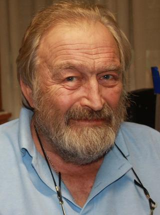 Head and shoulders portrait of Roger Dunn looking into camera.