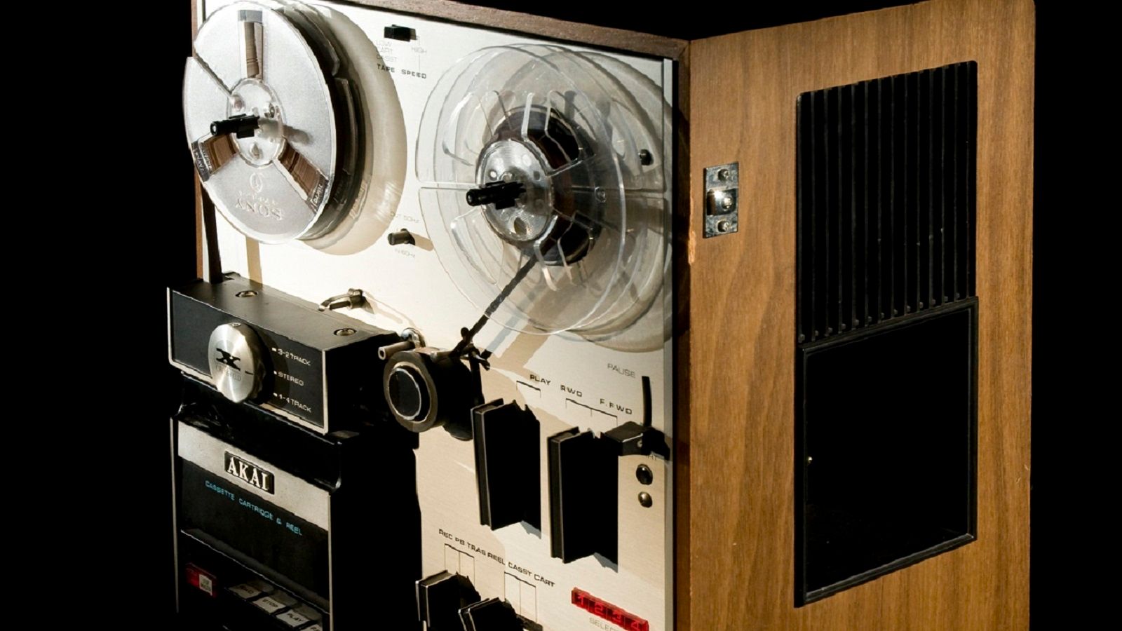 AKAI X 2000SD Combined Cassette and Cartridge Player | NFSA