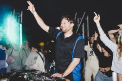 Missing alternative text