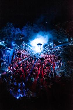 Missing alternative text